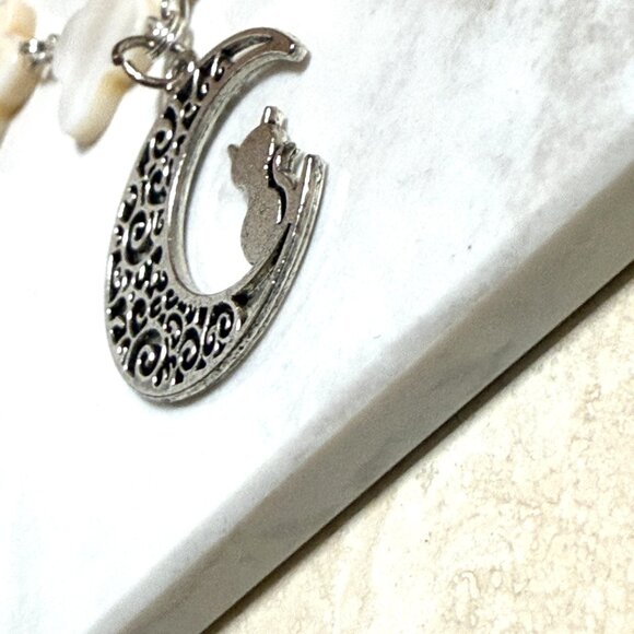 White Mother of Pearl Clover Beaded Short Necklace + Cat on the Moon Pendant - Picture 7 of 13